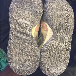 Kyrie low 4 
Good condition with simply dust marks from court and little wear